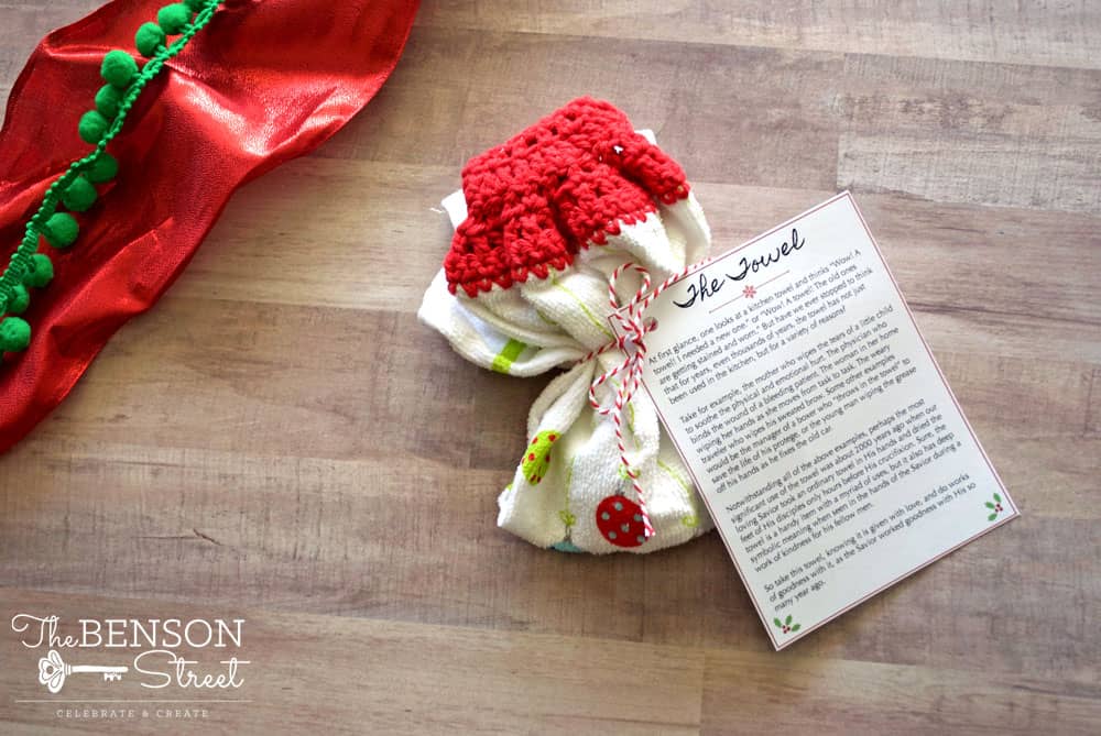 Bring Christmas to the kitchen! These cute decorative towels are
